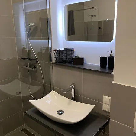 Renovated, Cozy 1-room With Balcony 아파트