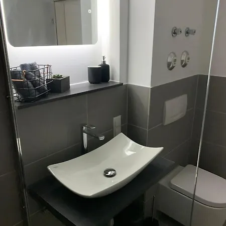 Renovated, Cozy 1-room With Balcony 플라이델스하임